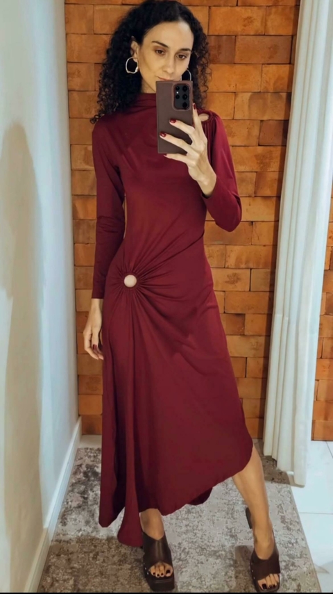 VESTIDO MIDI COM ARGOLAS