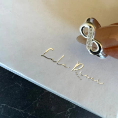 Anillo Infinito de Acero recubierto en plata y cristales - comprar online