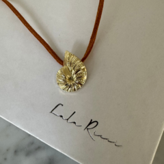 Choker Tulip gamuza y baño oro - Cáp. Essence New Edition - tienda online