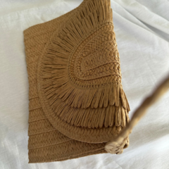 Imagen de *New* Caja Sunset - Cartera rafia & Collar caracoles