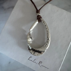 Choker Orion dije Silver martillado con Cordón chocolate