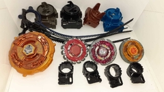 4 Piões Beyblades Originais Tomy Hasbro Usados Com Acessórios e Lançadores na internet