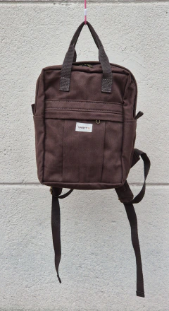 Mini mochila marrom na internet