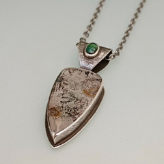 Imagen de Colgante de Plata con cuarzo dendrítico y Turmalina verde