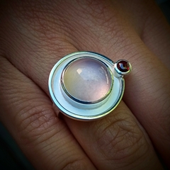 Anillo de Plata con Cuarzo rosa y Granate - De la Guarda Joyería