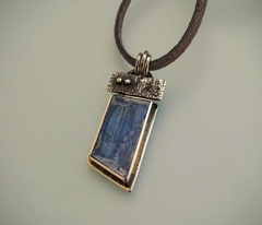 Colgante de Plata 925 con texturas y Cianita - De la Guarda Joyería