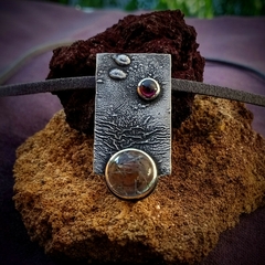 Colgante de Plata 925 con texturas, Cuarzo ahumado con Turmalina y Granate - tienda online