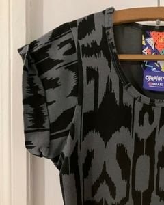Remera Complot en internet