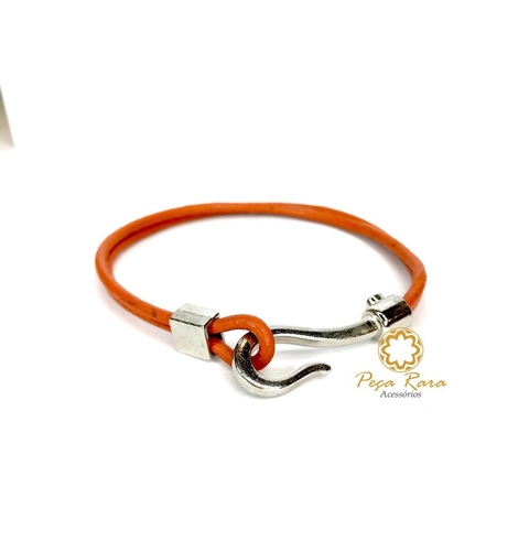Pulseira couro ecológico fina fecho gancho by Peça Rara