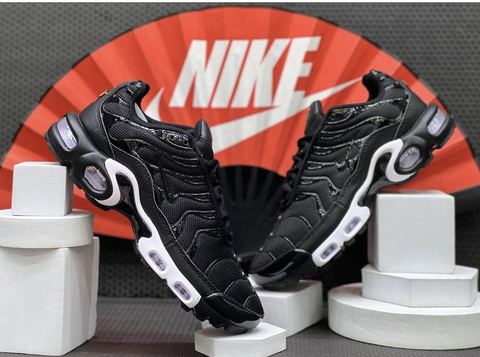 AIR MAX TN PLUS -PRETO/BRANCO