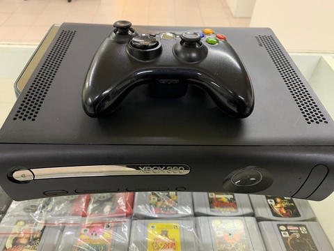 Xbox 360 Elite com caixa