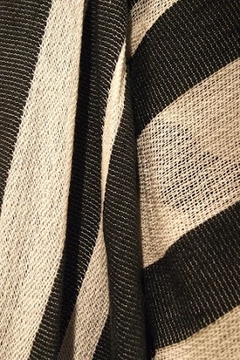 Manta sillón rústica de algodon color negro combinado con gasa - comprar online