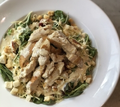 Ensalada Caesar con Pollo