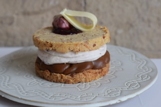 Crocante de Almendras doble con crema de frutos rojos - comprar online