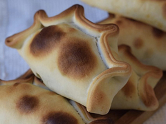 Empanada de Espinaca y provolone