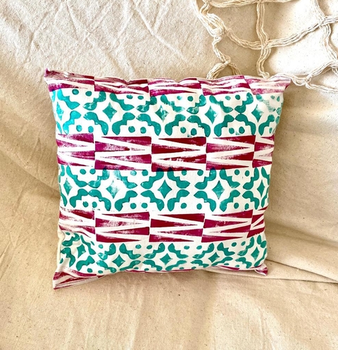 Almohadón blanco y verde