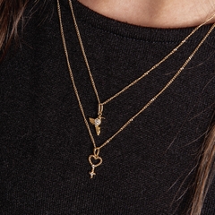 Pingente bolinha coração com cruz e diamante ouro 18k - comprar online