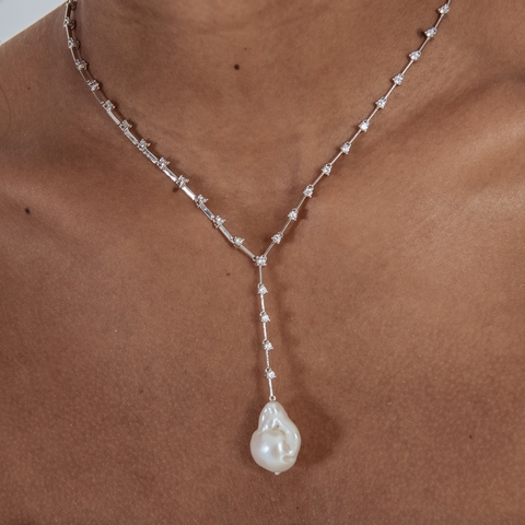 Colar gravata Riviera modelo faca com Pingente de Pérola Prata 925