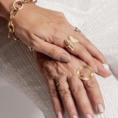 ANEL CIRCULO COM PONTO DE DIAMANTE OURO 18K - Pratas e Pedras Joalheria