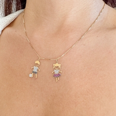 PINGENTE MENINO COM BOLA OURO 18K na internet