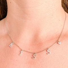 Colar com letras formando a palavra Kiss prata 925 - comprar online