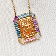 Escapulário Ouro 18k Espírito Santo e Cruz Pedras Naturais - comprar online