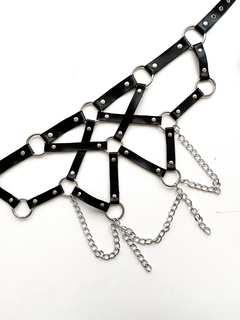 Cinto harness Sara na internet