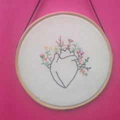 Quadro Decorativo Bordado à Mão em Bastidor 14 - comprar online