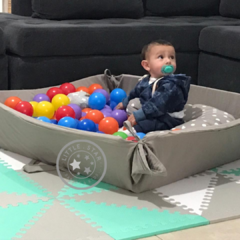 Colchoneta de juego con pelotas