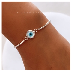 Pulse bolitas de plata y ojo en nácar