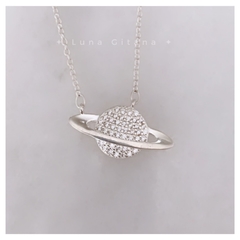 Collar Saturno con Brillo en internet