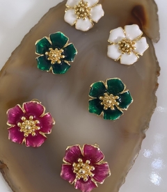 Brincos de flores esmaltadas