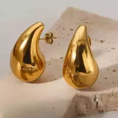 Brinco De Gota Dourado Brinco Virgula banhado Antialergico - comprar online