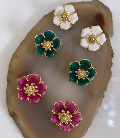 Brincos de flores esmaltadas - comprar online