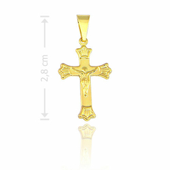 Crucifixo banhado a ouro contendo detalhes em alto relevo.