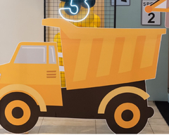 CAMION VOLCADOR CORPOREO AMARILLO
