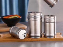 Set x 3 especieros/saleros en acero inoxidable.