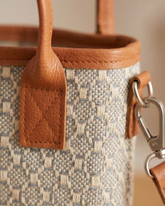 MATERA DE RAFIA NATURAL Y CUERO VACUNO - comprar online
