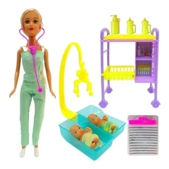 Kiara Pediatra Con Bebes Y Accesorios - Poppi Doll - comprar online