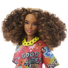 Muñeca Barbie fashionista pelo con rulos - mattel - tienda online