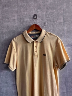 Camisa Levi's (P) na internet