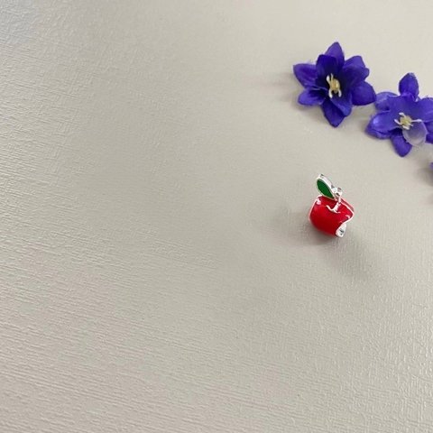 BERLOQUE MAÇA VERMELHA PRATA 925