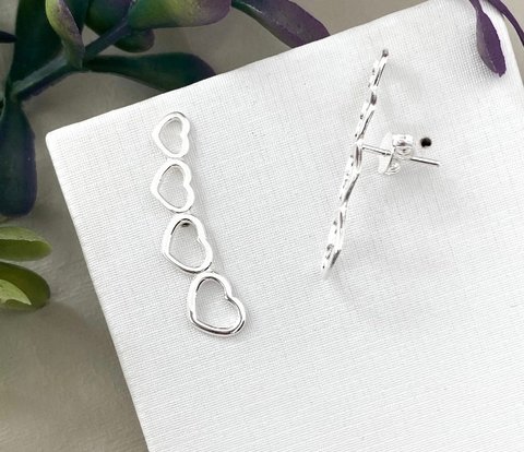 Brinco Ear Cuff Quatro Corações Vazado Prata 925