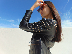 Campera Brigitte tachas - comprar online