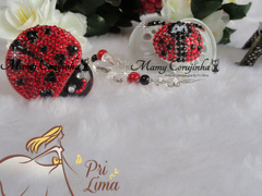 KIT CHUPETA + PRENDEDOR LUXO JOANINHA - Mamy Corujinha