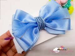 Laço de organza com chuva de pérolas delicat