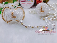 Chupeta branca com dourado inicial L - comprar online