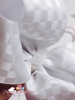 Laço Boutique Branco com chuva de pérolas - comprar online