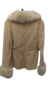 CHAQUETA BEIJE CON BROCHE, PIEL EN CUELLO Y PUÑOS - comprar online