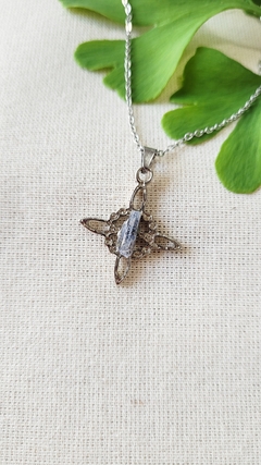 Nudo de bruja en Cianita Azul (2,4cm)